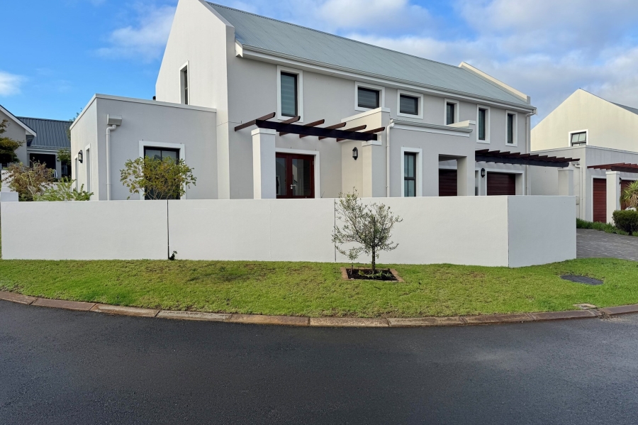 To Let 3 Bedroom Property for Rent in Graanendal Western Cape